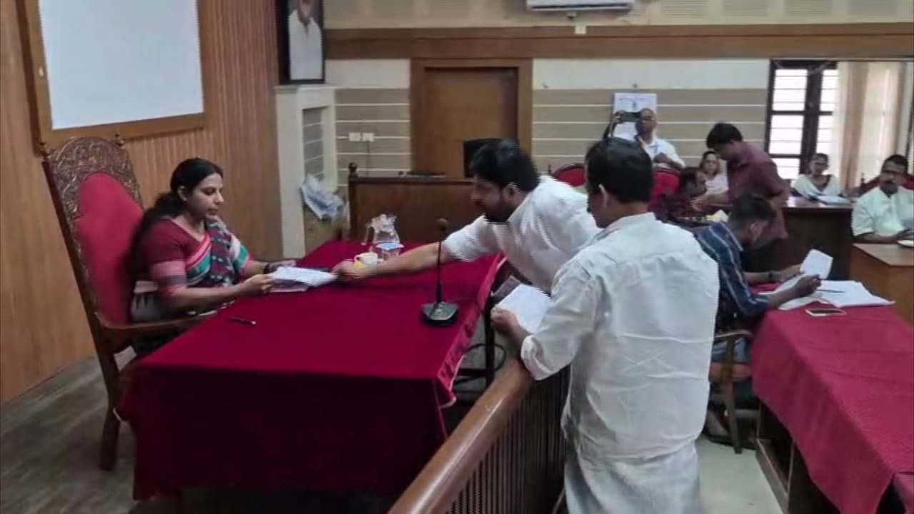 Councilor accuses Chairperson of damaging public property after microphone incident