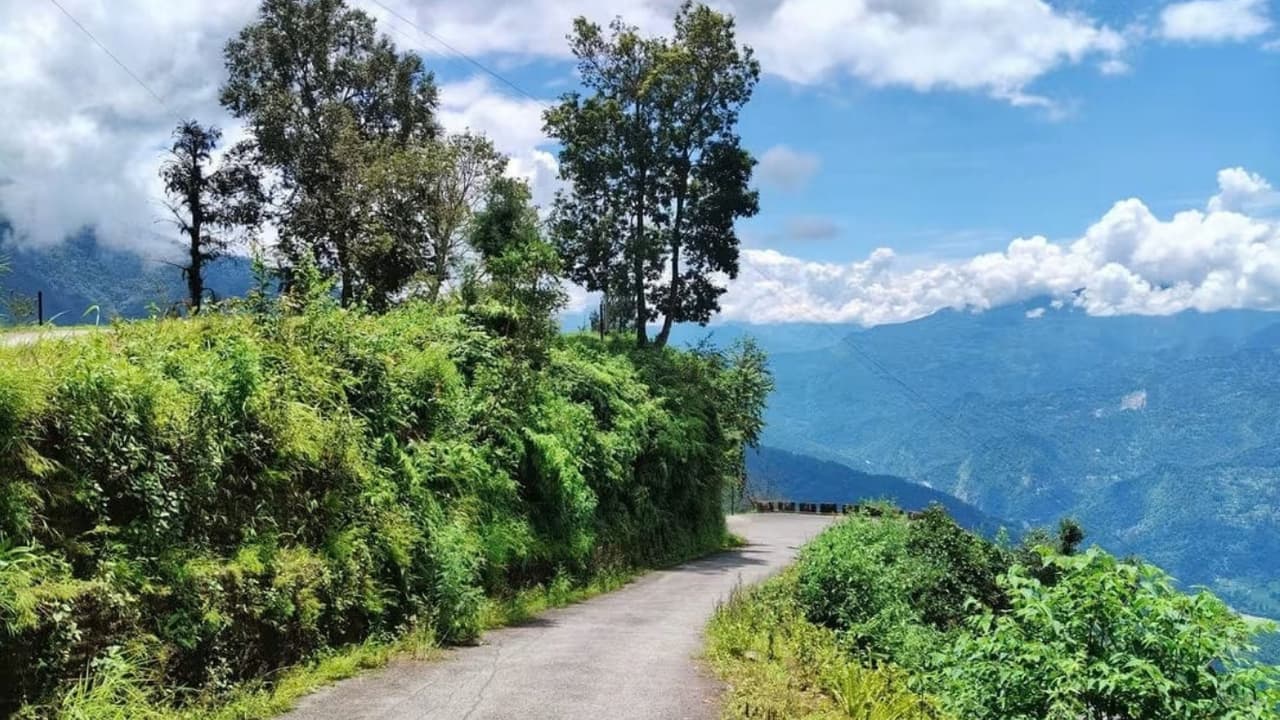 দুর্গাপুজোর ছুটিতে অফবিট বার্মিকে পর্যটকদের ভিড়