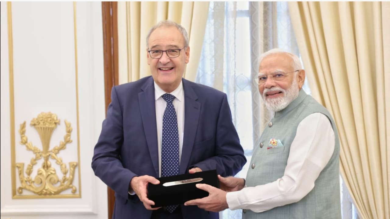 స్విస్ అధ్యక్షుడికి మోదీ ప్రత్యేక భారతీయ చీజ్ బహుమతి
