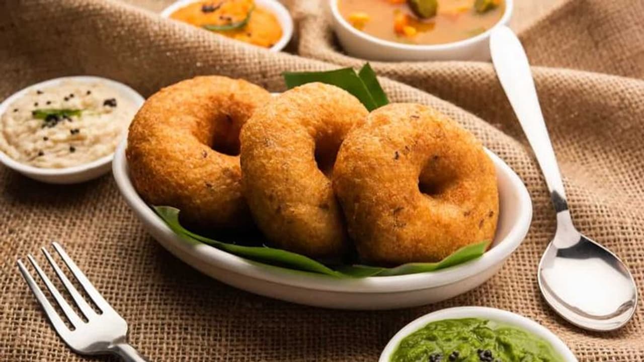 எண்ணெய் இல்லாமல் உளுந்த வடை: ஏர் ஃபிரையர் டெக்னிக்