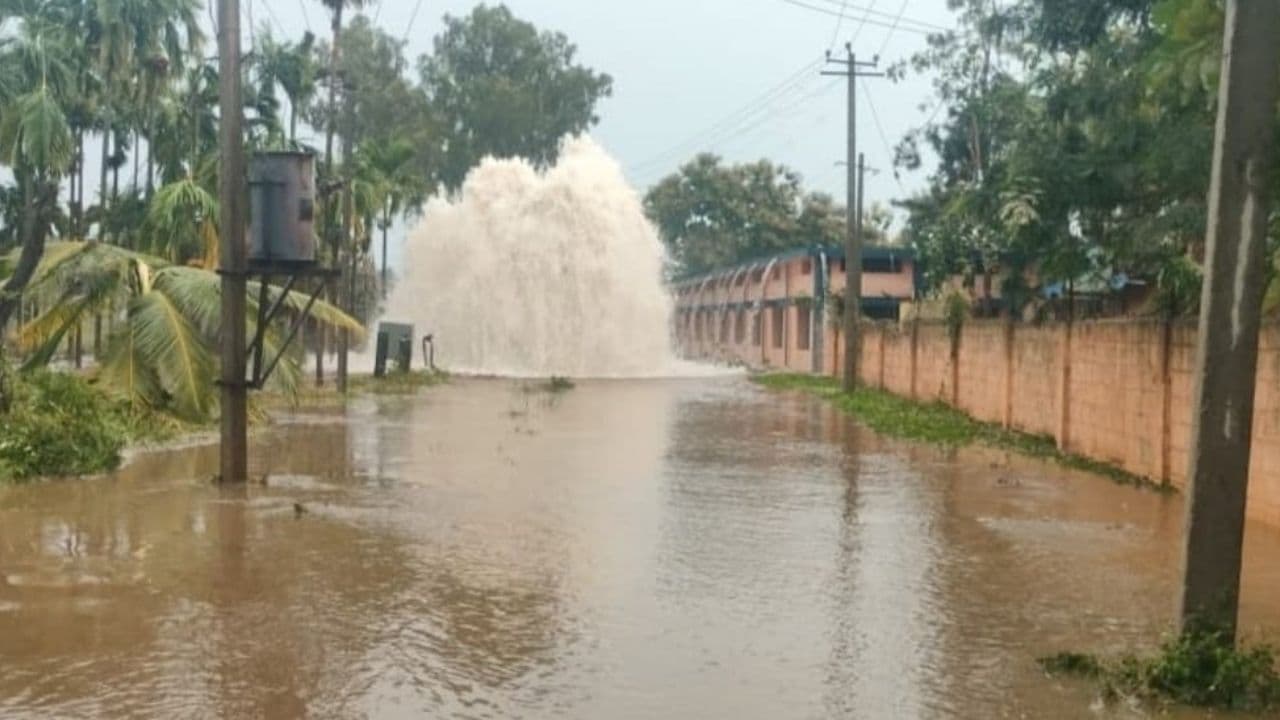 Water Tree Karnataka: Massive Drinking Water Pipeline Burst Near Ukkadagatri ...