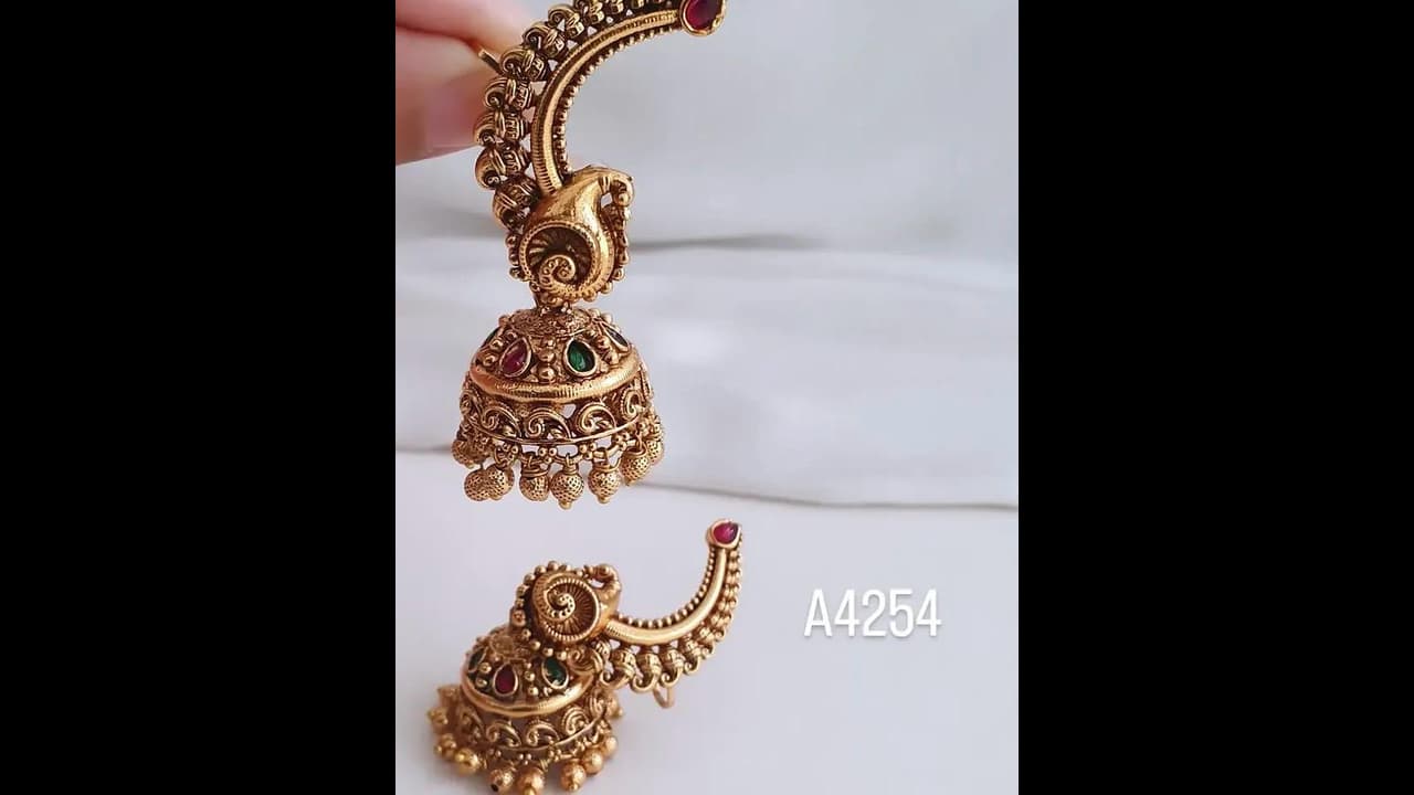 Temple Jhumkas ರೇಷ್ಮೆ ಸೀರೆಗೆ ಕಳೆ ತರುವ ಟೆಂಪಲ್ ಜ್ಯುವೆಲರಿ ಜುಮುಕಿ ಡಿಸೈನ್ಸ್