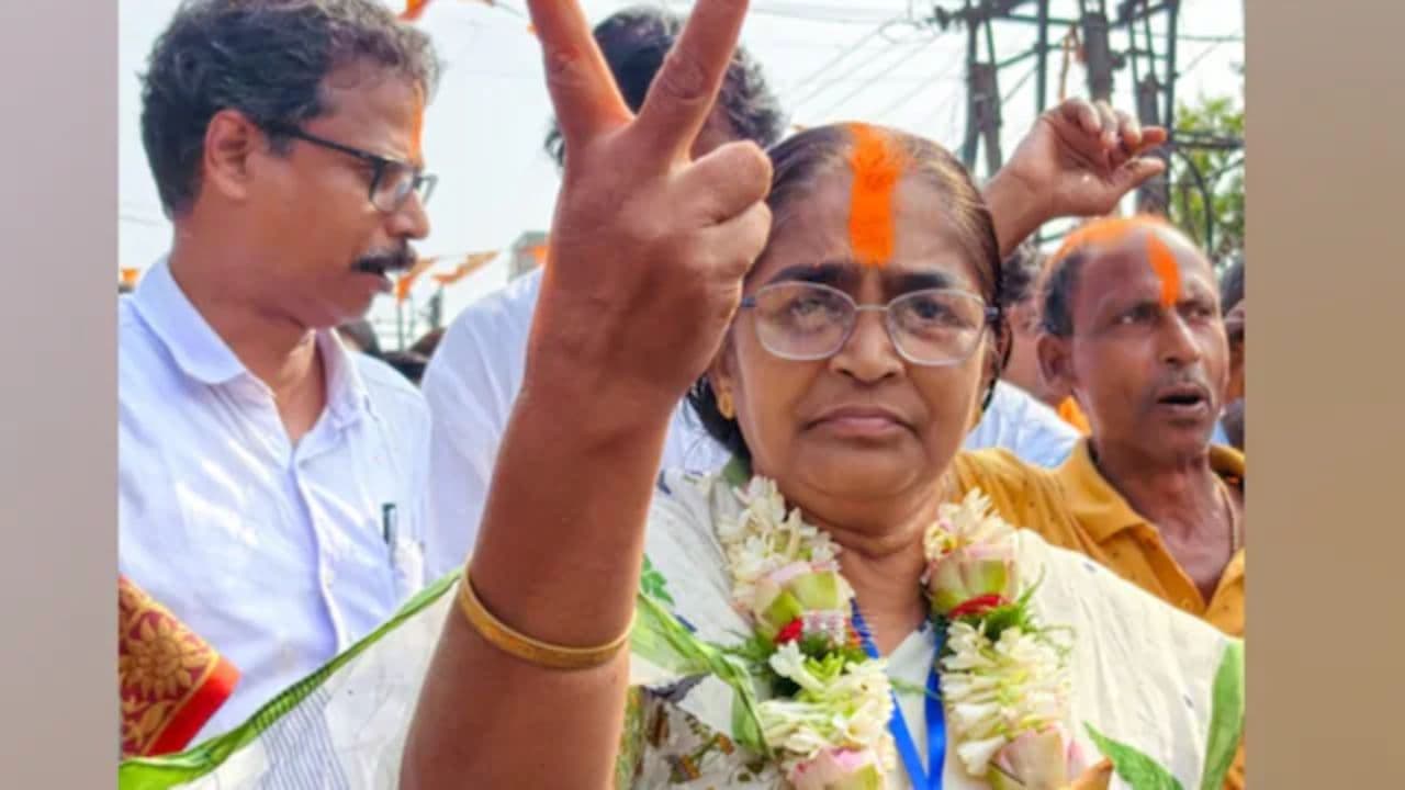 ಬಂಗಾಳದಲ್ಲಿ ಹ*ಯಾಗಿದ್ದ ಸುವೇಂದು ಪಿಎ ತಾಯಿ ಹಸಿರಾಣಿ ರಥ ಐತಿಹಾಸಿಕ ಜಯ! ಕರ್ಮ ರಿರ್ಟನ್ಸ್ ಎಂದ ಕಾರ್ಯಕರ್ತರು!