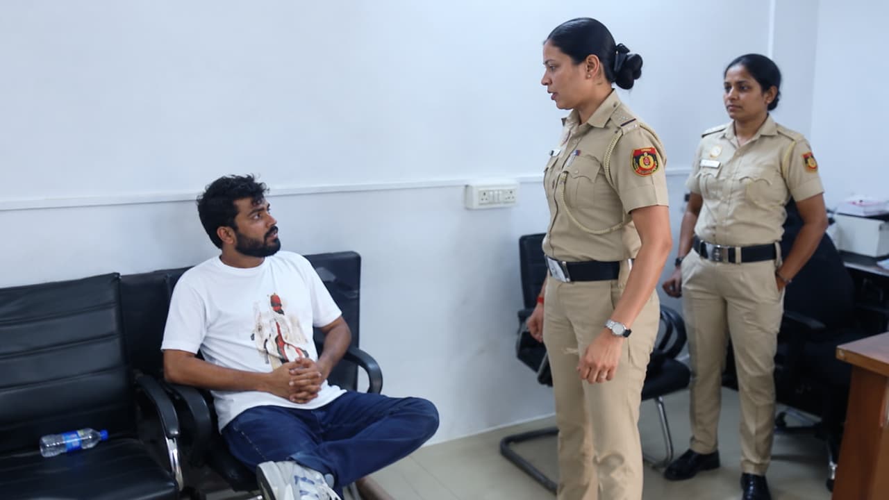 ঠাকুমার মৃত্যুসংবাদ পেয়েও পরিবারের সঙ্গে কথা বলেননি দীপকে: ভিডিও প্রকাশ দিল্লি পুলিশের