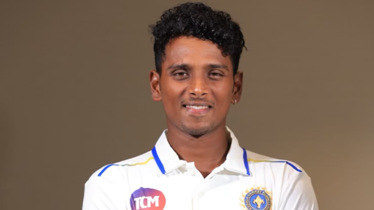 ഒറ്റക്ക് പൊരുതി അഭിഷേക് പി നായർ, രഞ്ജി ട്രോഫിയിൽ ജാർഖണ്ഡിനെതിരെ കേരളത്തിന് ബാറ്റിംഗ് തകര്ച്ച