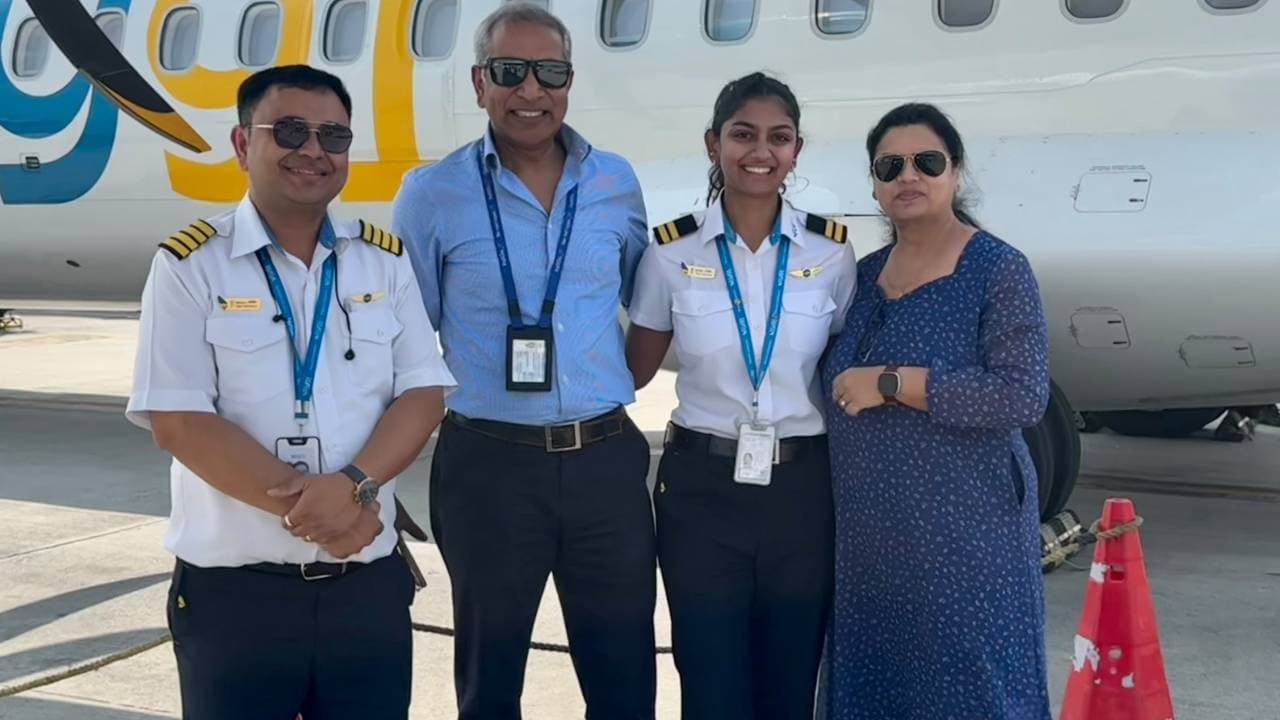 അനികയ്‍ക്ക് സർപ്രൈസൊരുക്കി കമ്പനി, ആദ്യമായി പറത്തുന്ന വിമാനത്തിൽ യാത്രക്കാരായി അച്ഛനുമമ്മയും