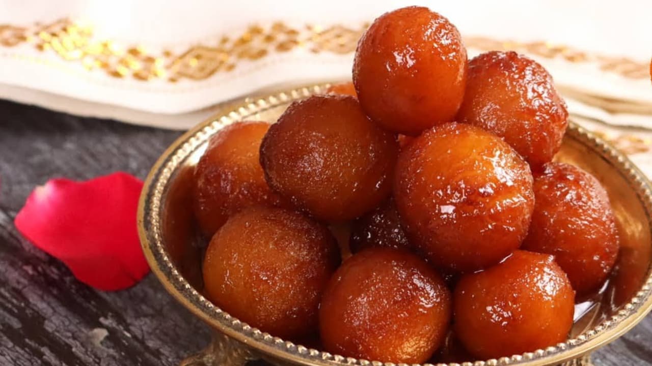Food: ಬಾಯಲ್ಲಿ ಇಟ್ಟರೆ ಕರಗುವ ಜಾಮೂನ್; ಸ್ವೀಟ್ ಶಾಪ್ ಶೈಲಿಯಲ್ಲಿ ಈ ಸೀಕ್ರೆಟ್‌ನೊಂದಿಗೆ ಮನೆಯಲ್ಲೇ ಮಾಡಿ!