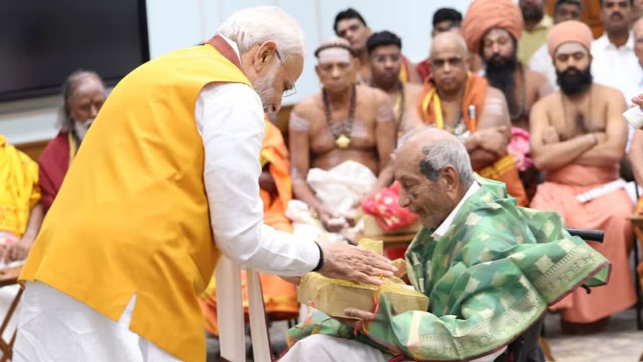 പാർലമെന്റ് മന്ദിരത്തിൽ സ്ഥാപിച്ച ചെങ്കോലിന്റെ ശിൽപ്പി വുമ്മിടി എതിരാജ് അന്തരിച്ചു; പ്രധാനമന്ത്രിയും ഉപരാഷ്ട്രപതിയും അനുശോചനം രേഖപ്പെടുത്തി
