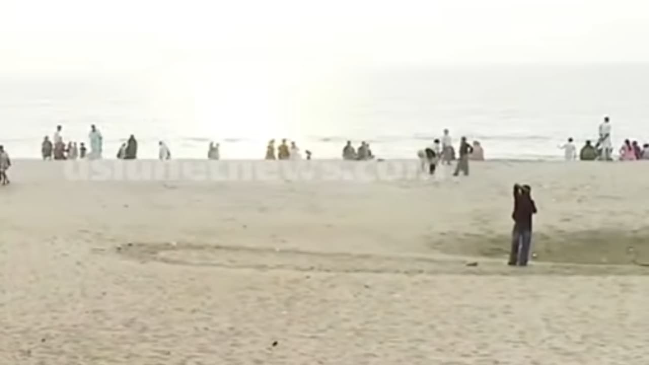 കോഴിക്കോട് ബീച്ചിൽ ജീവനൊടുക്കാൻ ശ്രമിച്ച് യുവാവ്, രക്ഷപ്പെടുത്തി പൊലീസ്; മാനസികമായി പിന്തുണ, നാട്ടിലേക്ക് അയച്ചു