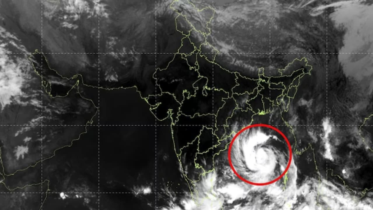 'അർണബ്' ഇന്ന് അതിതീവ്ര ചുഴലിക്കാറ്റായി മാറും, കടുത്ത ജാഗ്രത, 53 ട്രെയിനുകൾ റദ്ദാക്കി