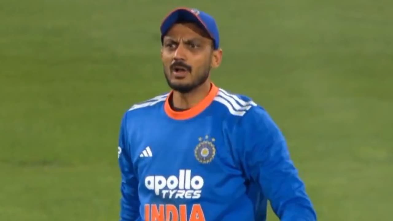 19ನೇ ಓವರ್‍‌ನಲ್ಲಿ ಹೈ-ಲೆವೆಲ್ ನಾಟಕ; ಆ ದೊಡ್ಡ ಮಿಸ್ಟೇಕ್ಸ್‌ಗೆ ಅಕ್ಸರ್ ಪಟೇಲ್ ಕೋಪಿಸಿಕೊಂಡಿದ್ದು ಯಾರ ಮೇಲೆ?
