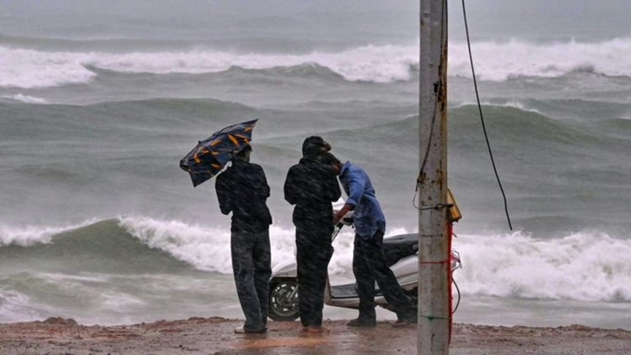 തീവ്ര ചുഴലിക്കാറ്റായി മാറി 'അർണബ്', പൂർണമായും കരയിൽ പ്രവേശിച്ചു; ജാഗ്രത തുടരണമെന്ന് മുന്നറിയിപ്പ്, ശക്തമായ മഴ തുടരും