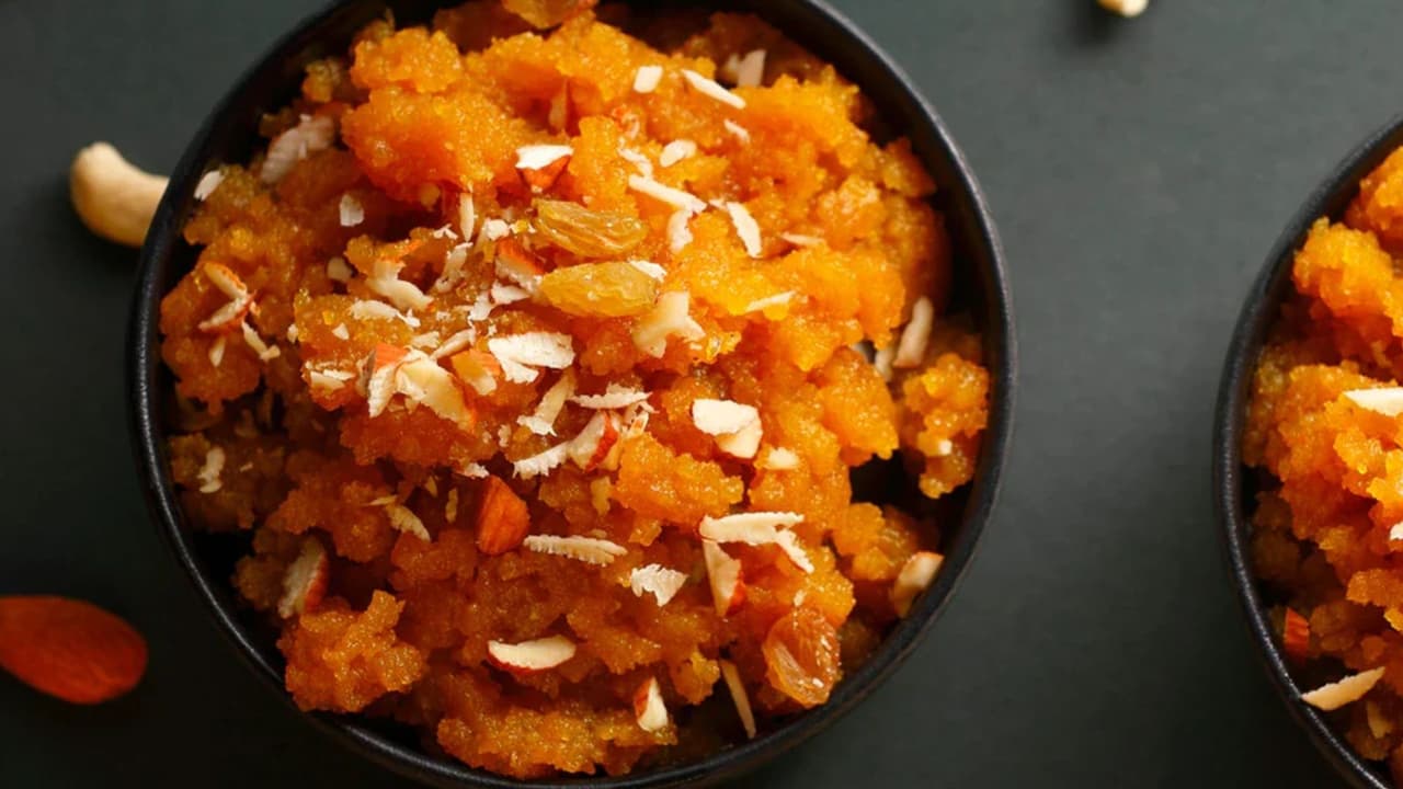 Moong Dal Halwa Recipe: ಈ ನಾಲ್ಕು ಪದಾರ್ಥಗಳಿಂದ ಮನೆಯಲ್ಲೇ ಮಾಡಿ ಬಾಯಲ್ಲಿ ನೀರೂರಿಸುವ ಹೆಸರುಬೇಳೆ ಹಲ್ವಾ
