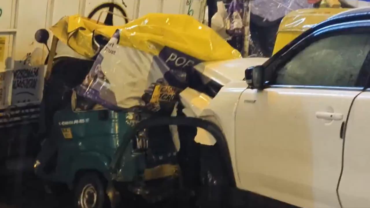 4 Injured As Speeding SUV Wreaks Havoc in Delhi, Rams Into 4 Parked Autos (WATCH)