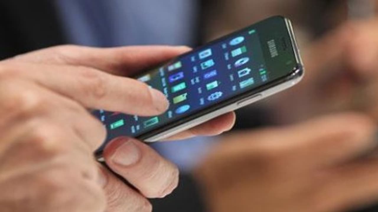 Why using your phone right after waking up is a bad habit?
