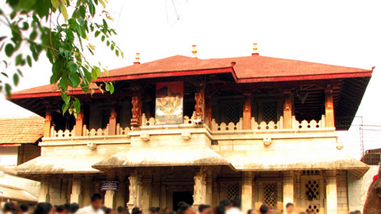 ಮಂಗಳವಾರ ಮಾಸಿಕ ಹುಂಡಿ ಲೆಕ್ಕಾಚಾರ ನಡೆದಿದ್ದು, ಕಳೆದ ಒಂದು ತಿಂಗಳಲ್ಲಿ ಪಾಯಿ ಸಂಗ್ರಹವಾಗಿತ್ತು. ಕಳೆದ ತಿಂಗಳು ನವರಾತ್ರಿ ಇದ್ದ ಕಾರಣ 81 ಲಕ್ಷ ರುಪಾಯಿ ಸಂಗ್ರಹವಾಗಿತ್ತು. | Udpi And Kolluru Temple Revenue Rises After Note ಮಂಗಳವಾರ ಮಾಸಿಕ ಹುಂಡಿ ಲೆಕ್ಕಾಚಾರ ನಡೆದಿದ್ದು, ಕಳೆದ ಒಂದು ತಿಂಗಳಲ್ಲಿ ಪಾಯಿ ಸಂಗ್ರಹವಾಗಿತ್ತು. ಕಳೆದ ತಿಂಗಳು ನವರಾತ್ರಿ ಇದ್ದ ಕಾರಣ 81 ಲಕ್ಷ ರುಪಾಯಿ ಸಂಗ್ರಹವಾಗಿತ್ತು. | Udpi And Kolluru Temple Revenue Rises After Note