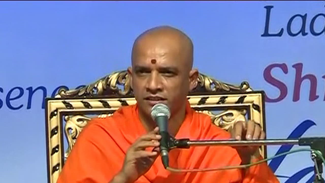 Adichunchanagiri Math chief Nirmalanandanatha Swamiji speaking at a convention