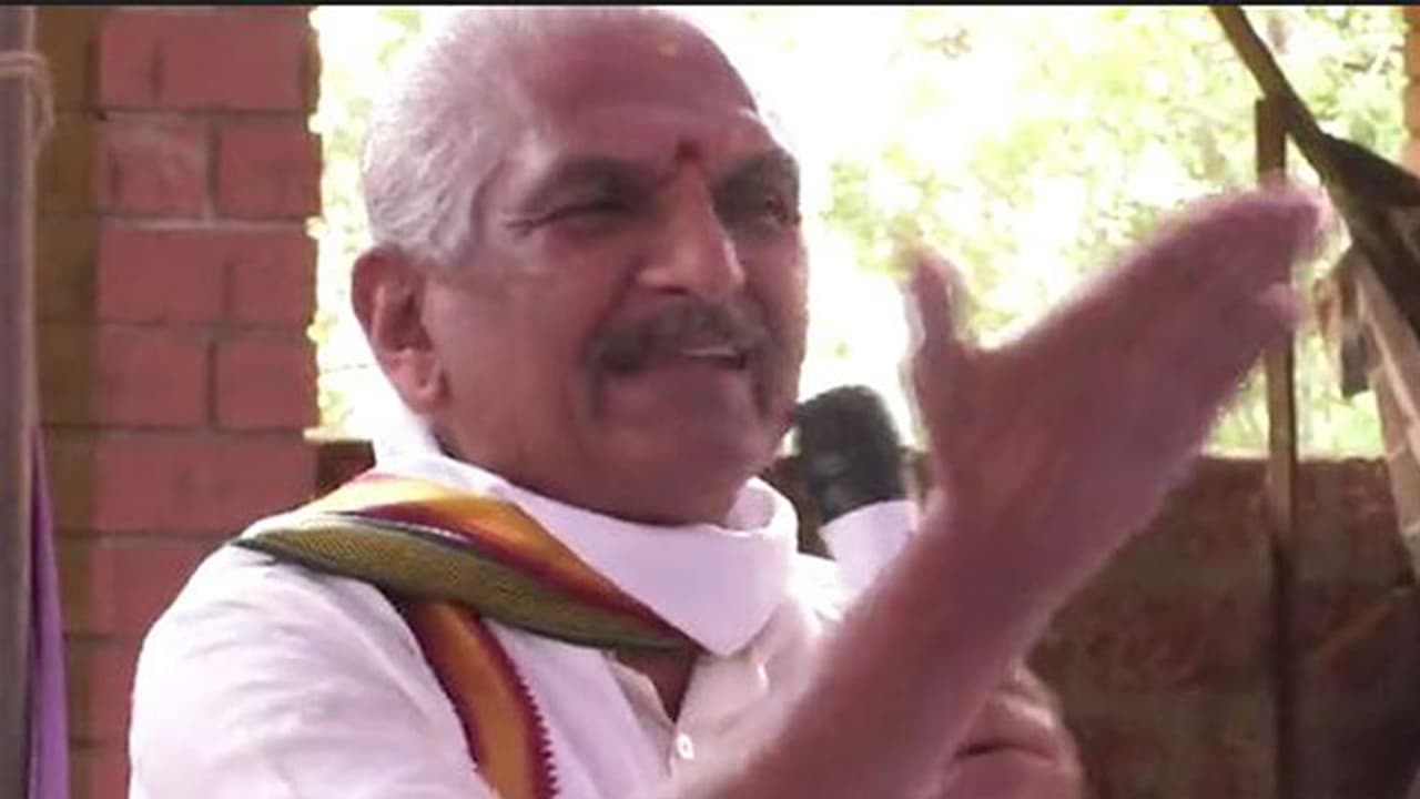 ಕಲ್ಕಡ್ಕ ಪ್ರಭಾಕರ್ ಭಟ್ ವಿರುದ್ಧ ಬಲವಂತದ ಕ್ರಮ ಕೈಗೊಳ್ಳದಂತೆ ಪೊಲೀಸರಿಗೆ ಕೋರ್ಟ್ ಸೂಚನೆ | No Coercive Action Kalladka Prabhakar Bhat Gets Relief From Session Court ಕಲ್ಕಡ್ಕ ಪ್ರಭಾಕರ್ ಭಟ್ ವಿರುದ್ಧ ಬಲವಂತದ ಕ್ರಮ ಕೈಗೊಳ್ಳದಂತೆ ಪೊಲೀಸರಿಗೆ ಕೋರ್ಟ್ ಸೂಚನೆ | No Coercive Action Kalladka Prabhakar Bhat Gets Relief From Session Court