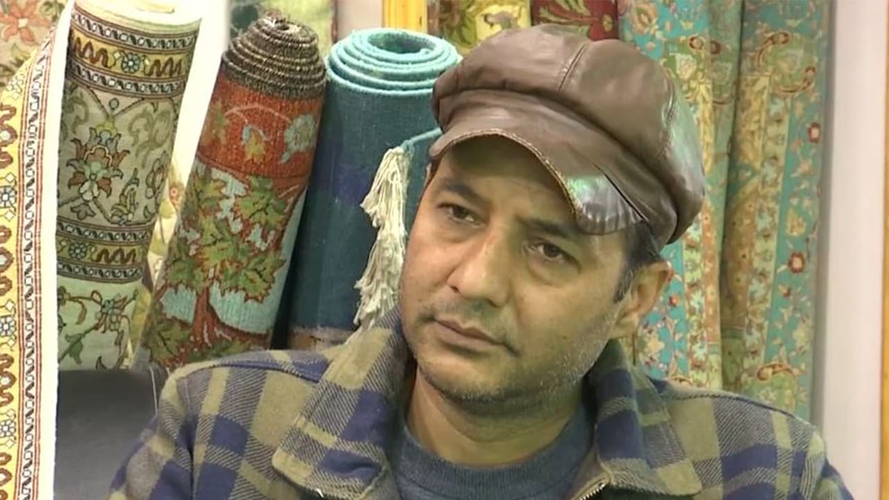 Srinagar artisan revives Pashmina weaving with modern calligraphic art