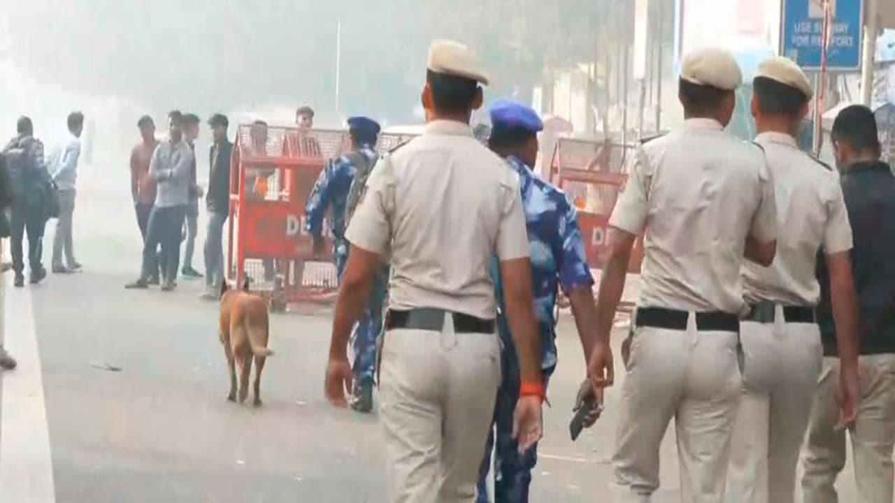 Delhi Red Fort car blast: 8 dead as police bust terror module ...