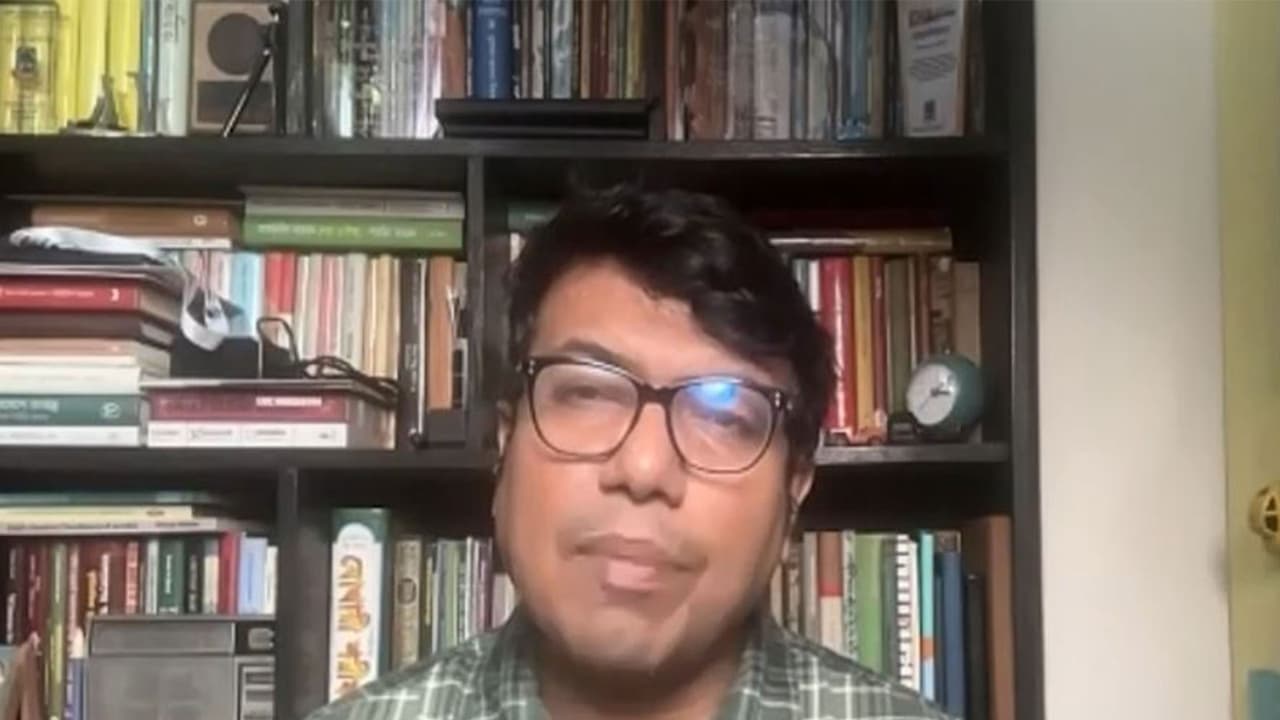 Bangladeshi Journalist Backs Peaceful Ties With India, Rips Into Jamaat Student Wing