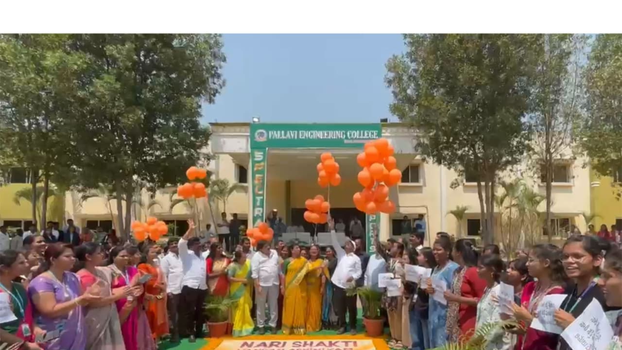Telangana: BJP Mahila Morcha thanks PM Modi with sand art for bill