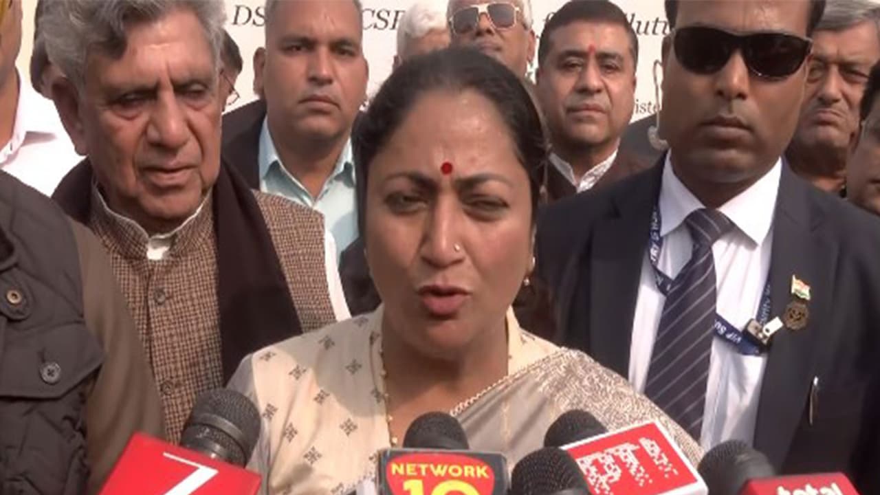 Delhi govt launches CSR drive, to give 10,000 heaters to curb pollution