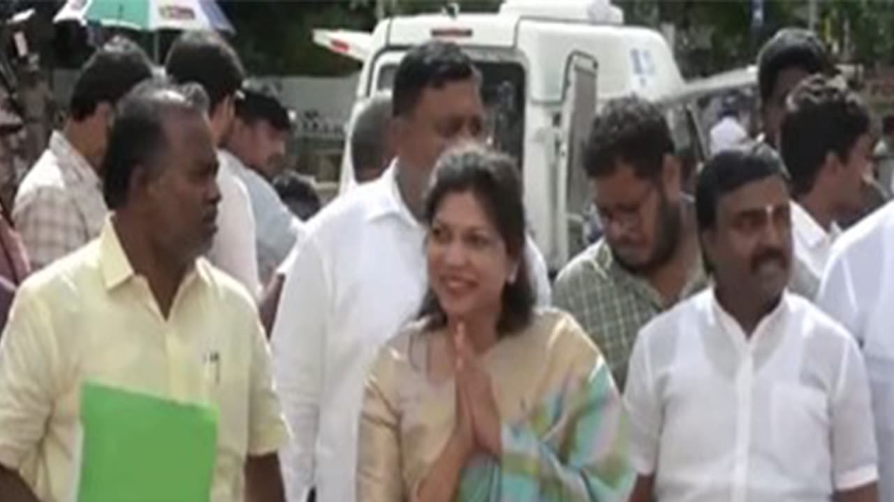 AIADMK in Turmoil: Leadership Split Rocks Tamil Nadu Assembly Post-Election | Quick Digest
