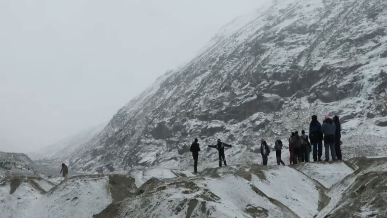 Tourists throng Manali as first snowfall of the year blankets region