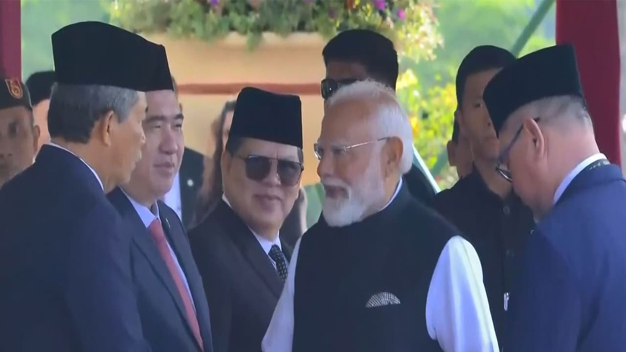 PM Modi, Anwar Ibrahim hold high-level delegation talks in Malaysia