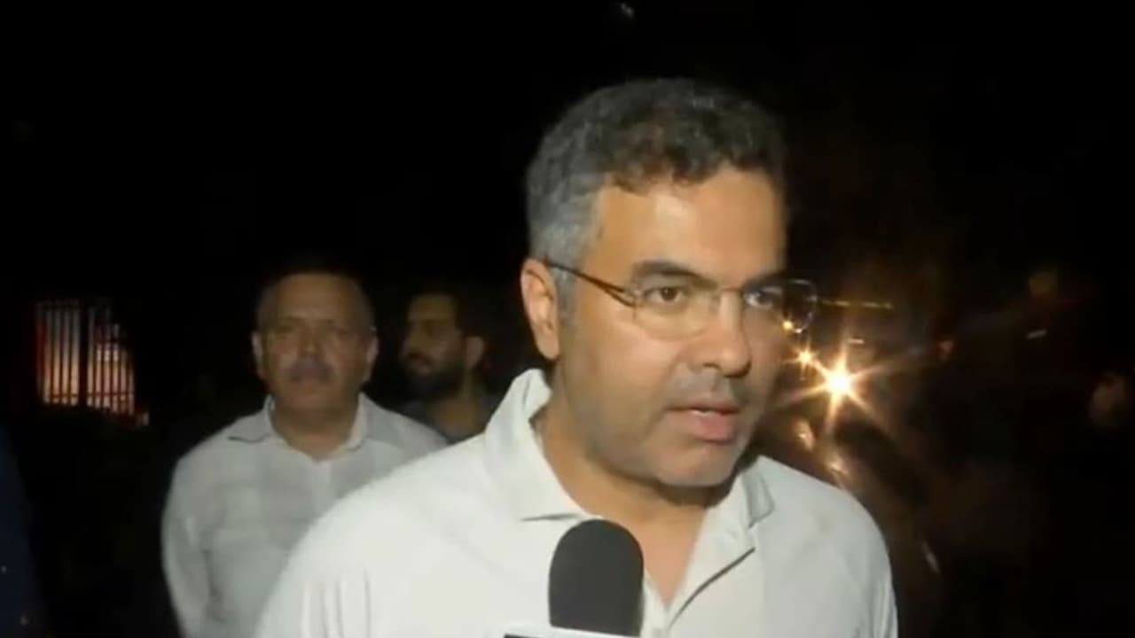 Delhi's pothole-free road goal: Minister Verma's midnight inspection