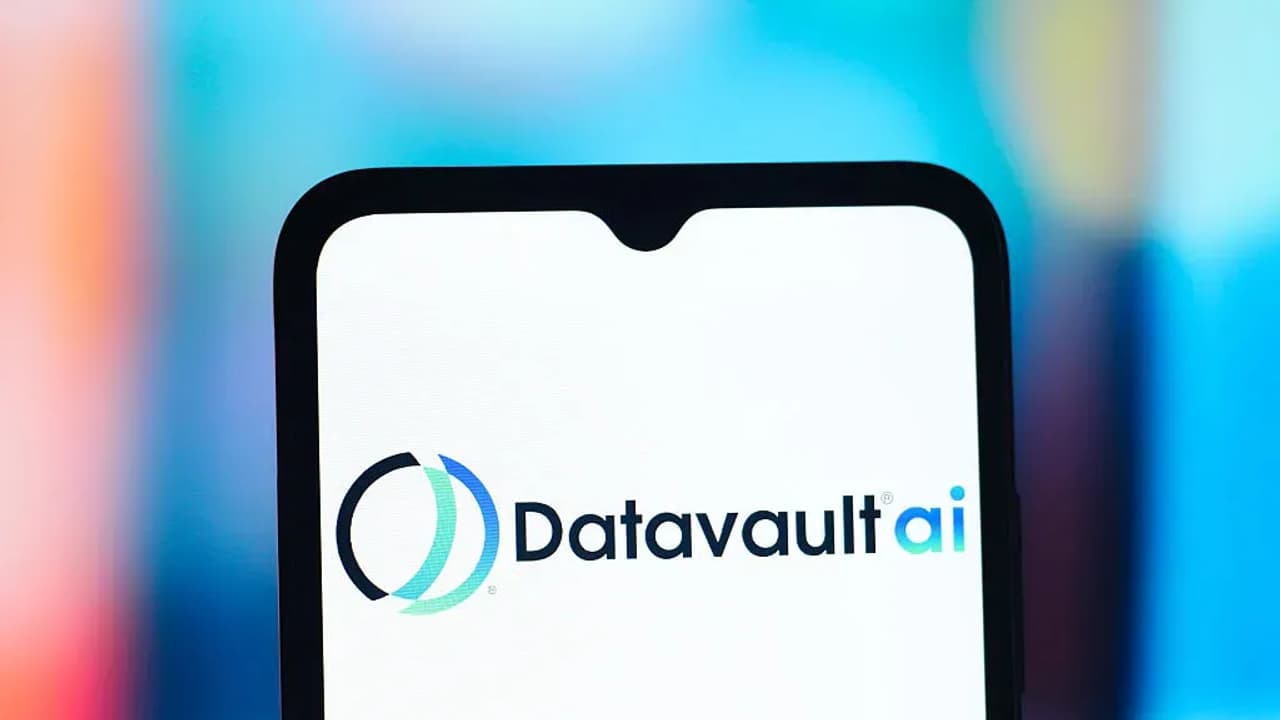 DVLT Stock Soars Premarket After Company Secures Two Blockchain Patents