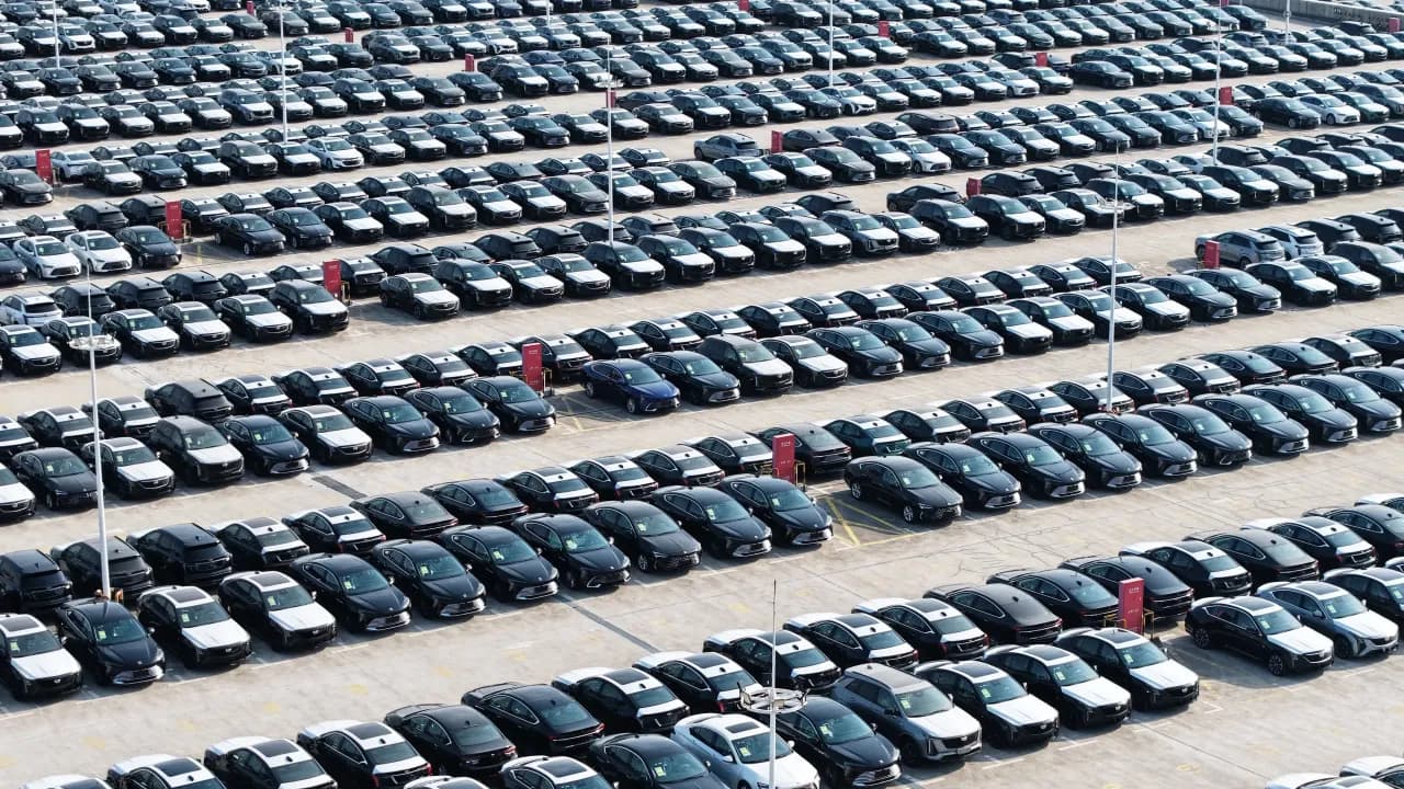 GM, Ford Stocks Slip As China-Dutch Chip Dispute Over Nexperia Sparks Fresh Supply Chain Fears
