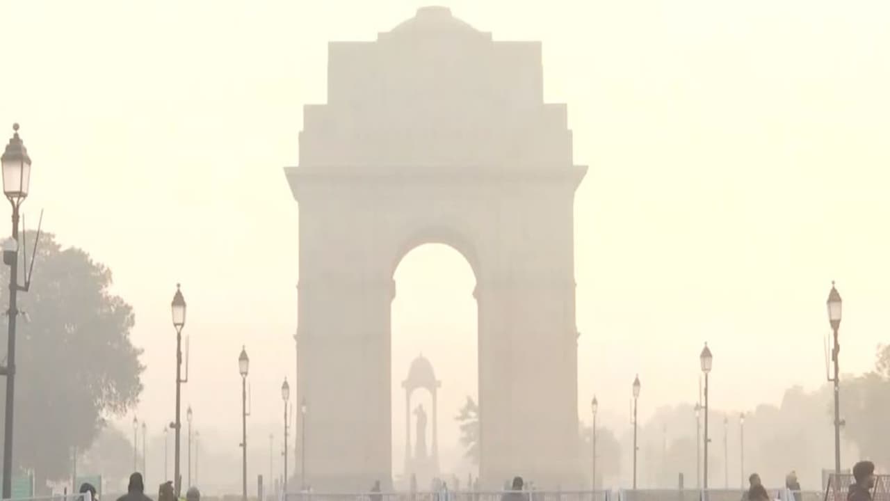 Delhi's air toxic despite fewer farm fires, local pollution to blame