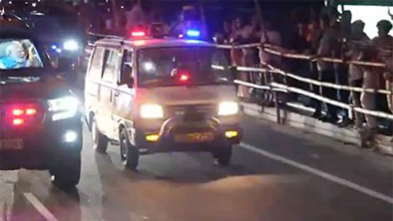 PM Modi's Convoy Halts for Ambulance During Siliguri Roadshow | Quick Digest