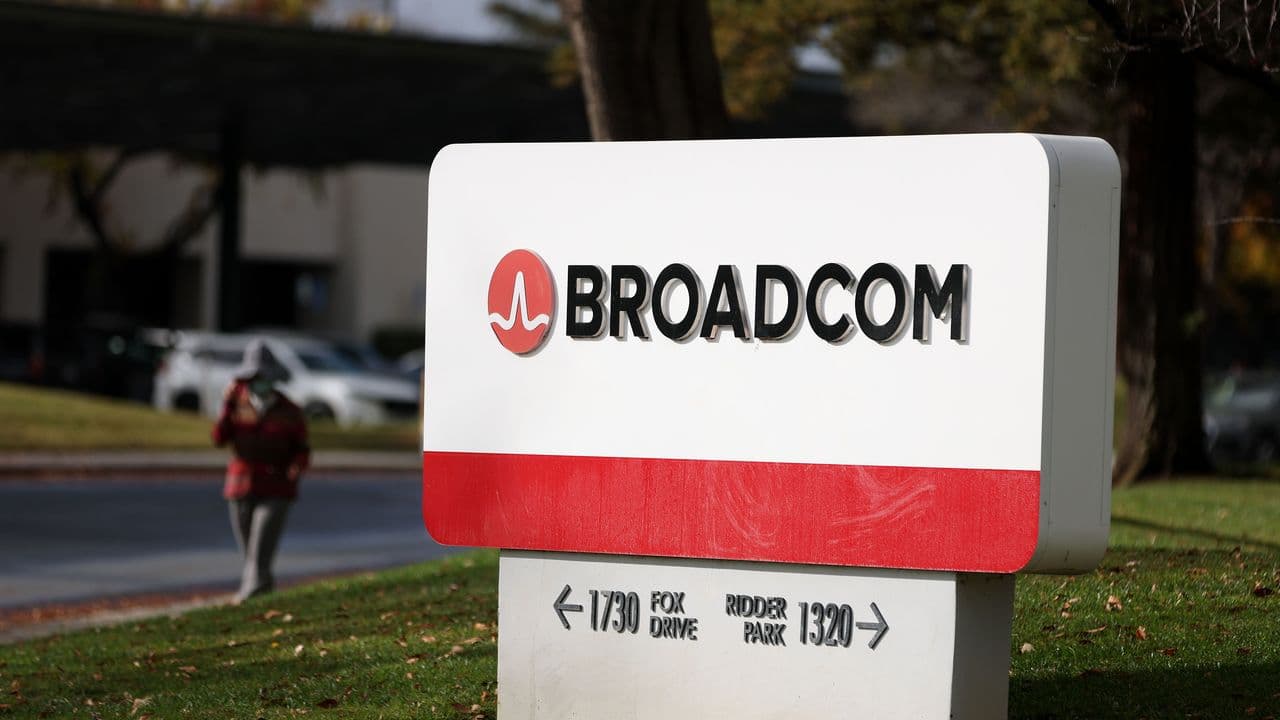 Broadcom Sees $230B In AI Revenue By 2028, Driven By 'Geniuses' OpenAI, Anthropic: Analyst Says Some Risks Remain Unresolved