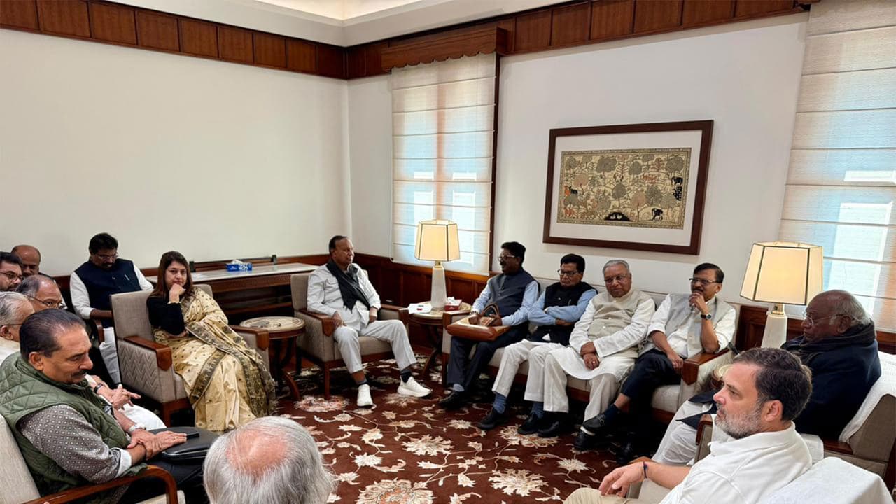 INDIA bloc meets; Opposition to corner govt over Rahul Gandhi's speech