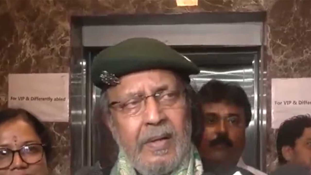 मिथुन चक्रवर्ती यांचा खुलासा: कोलकाता फिल्म फेस्टिव्हलचं निमंत्रण नाही