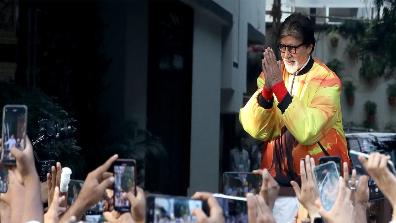 Amitabh Bachchan skips Sunday fan meet, asks them not to visit Jalsa