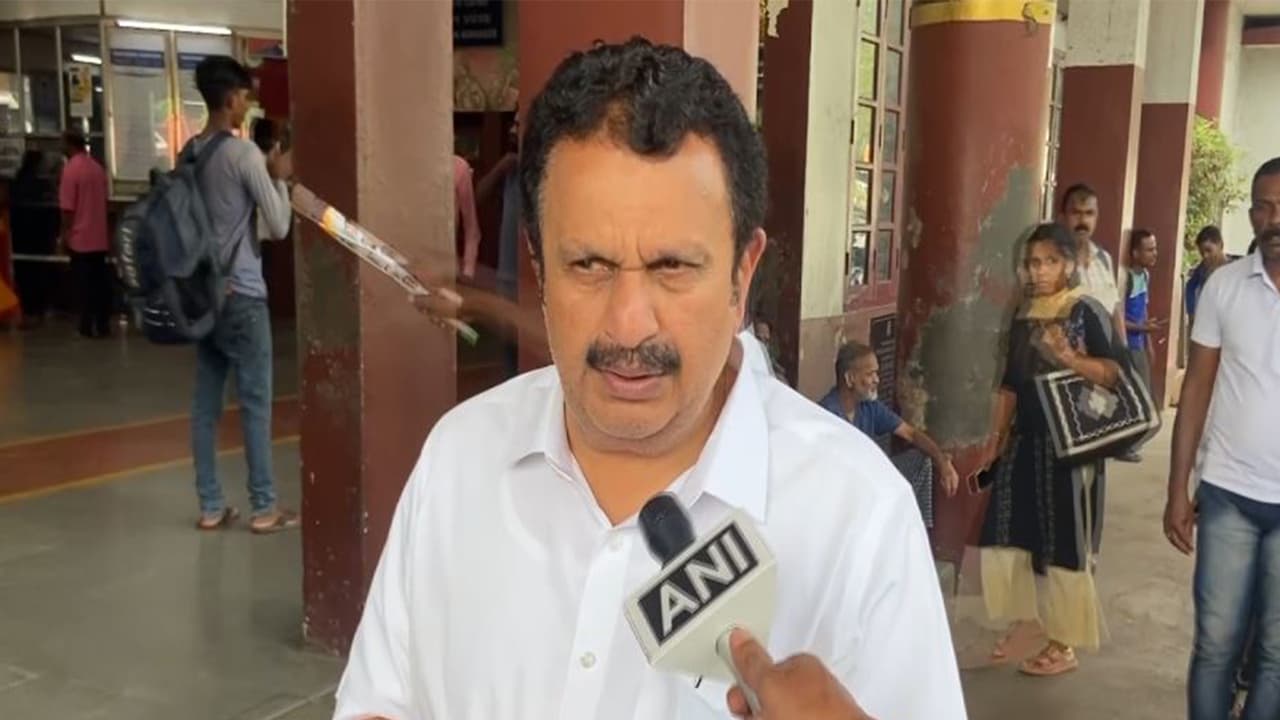 Congress expels MLA Rahul Mamkootathil; Muraleedharan welcomes move