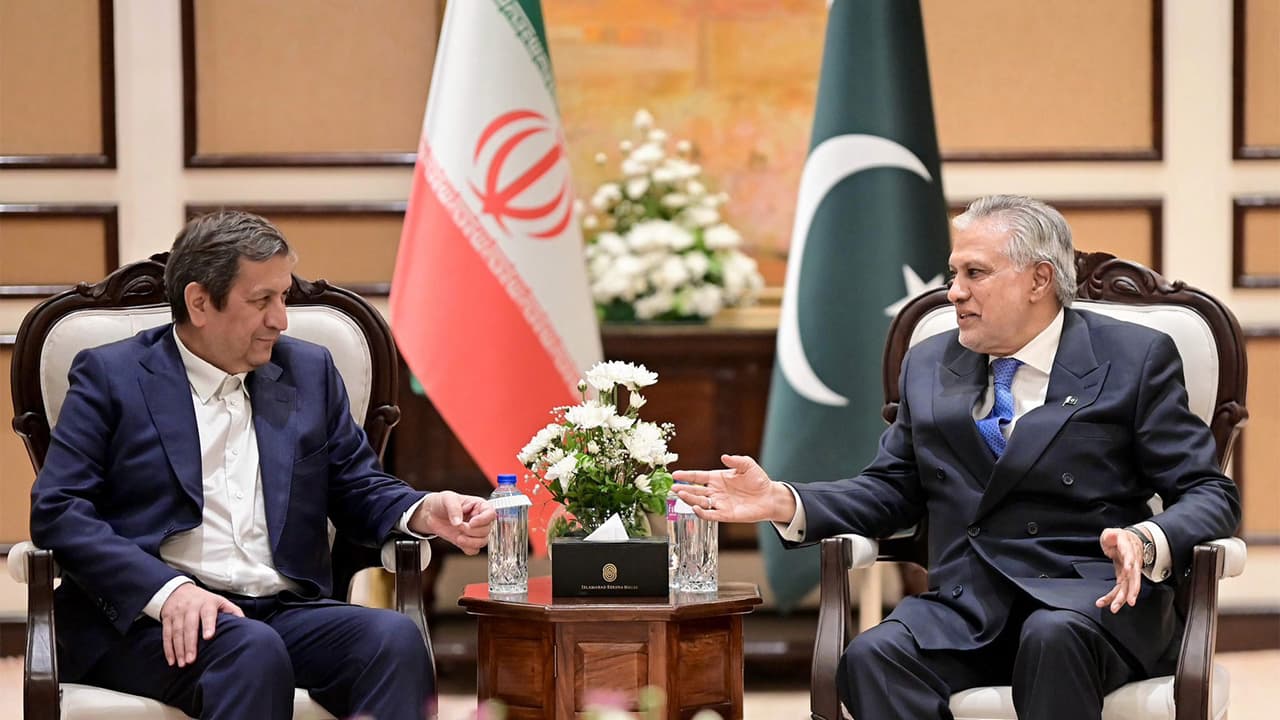 Iranian bank governor, Pak FM meet to boost regional cooperation