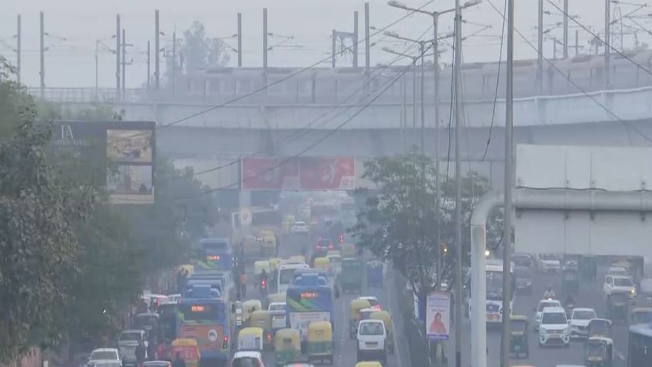 Delhi Air Quality Improves to 'Poor' But Smog, 'Very Poor' Air Persist