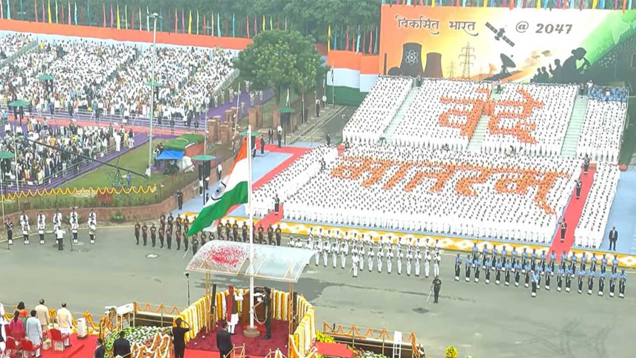 Historic moment: 'Vande Mataram' echoes at Red Fort for first time