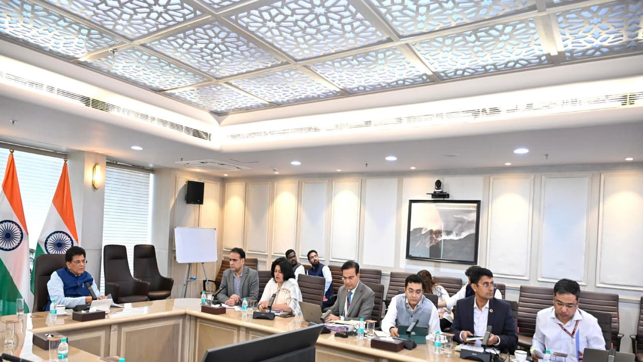 Piyush Goyal reviews progress of India's Free Trade Agreements