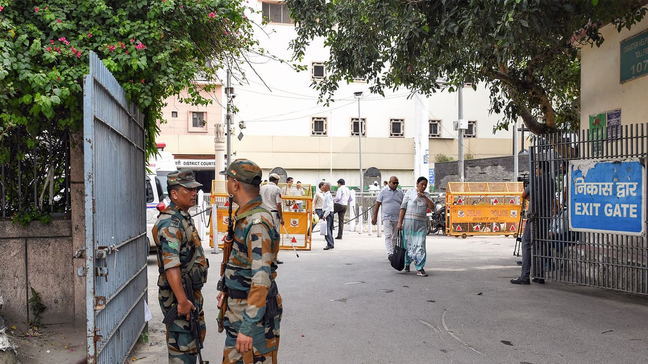 Delhi court issues arrest warrant for debtor evading 86-yr-old's decree