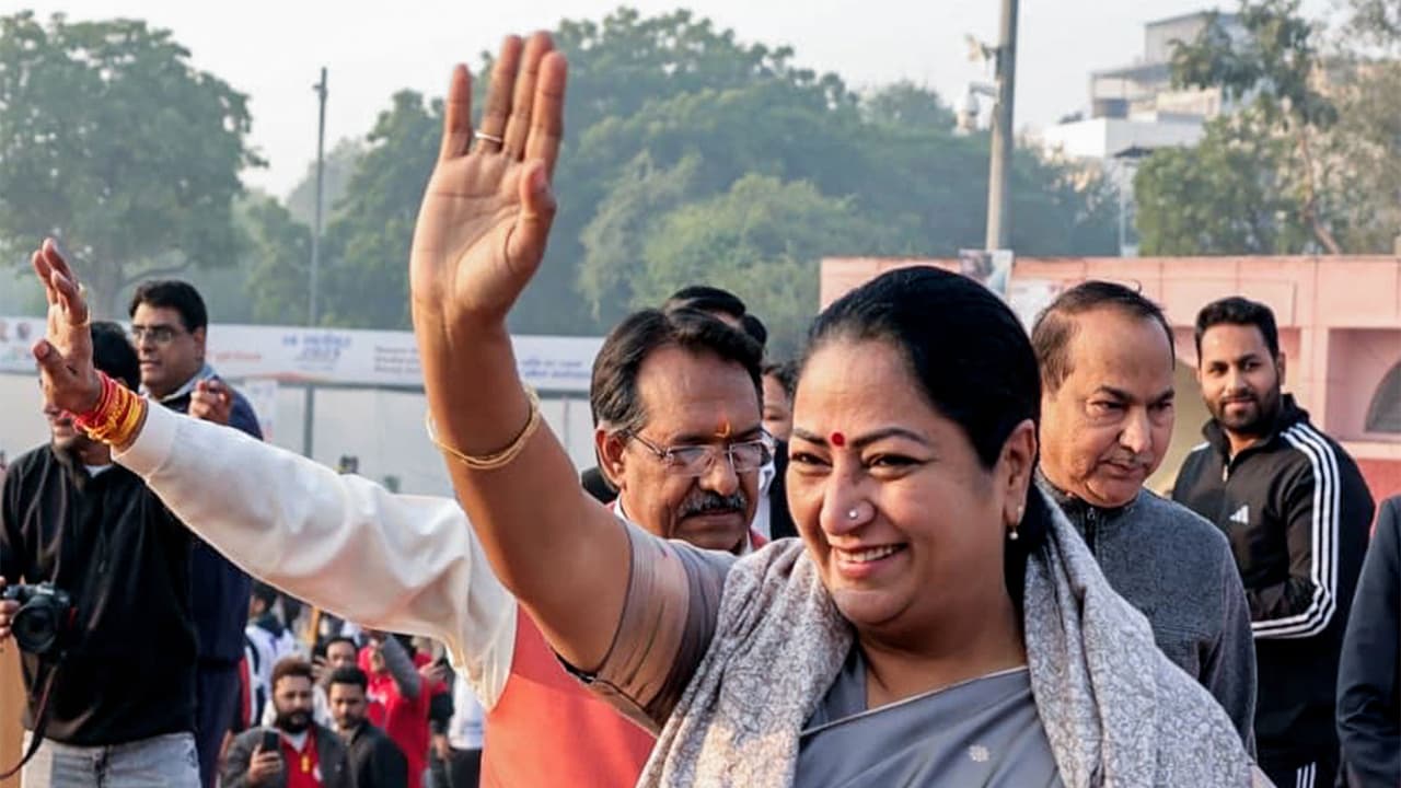 Delhi CM reviews 53-km Yamuna Cycle Track to boost green mobility