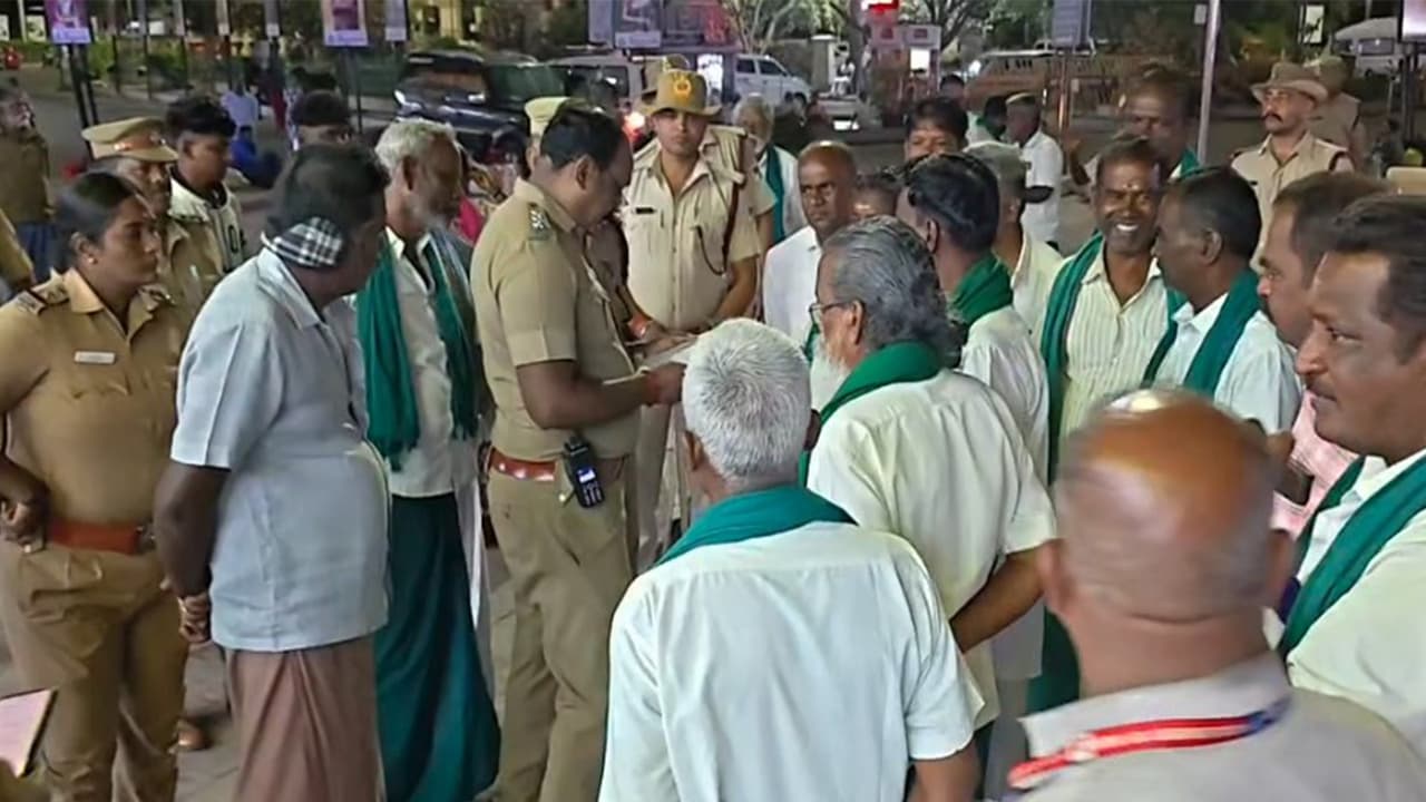 TN farmers hold sit-in at Trichy station, demand ticket refund