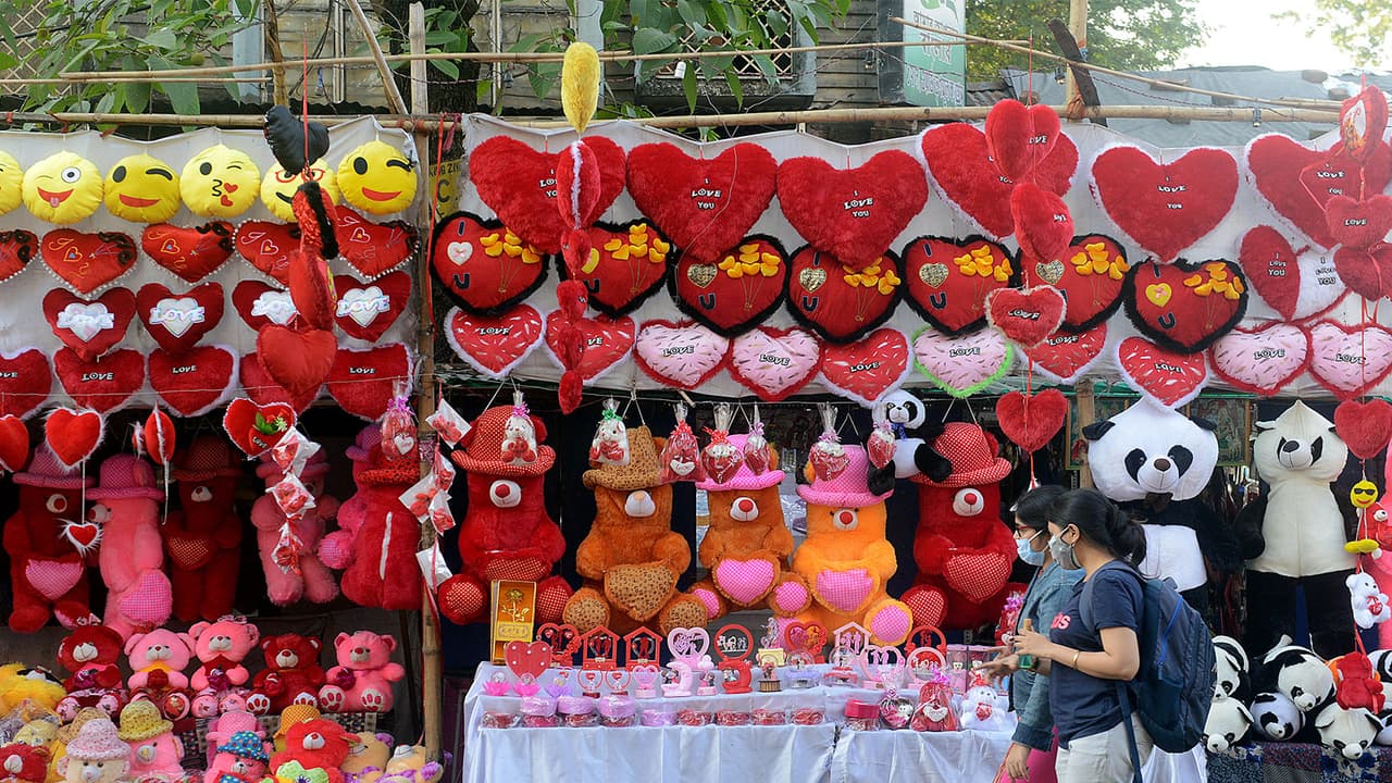 Valentine's Day: Uncover the intriguing history behind the romance