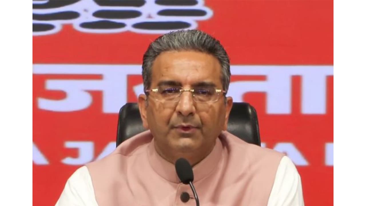 BJP hits out at Gandhi family over Raihan Vadra's photo exhibition