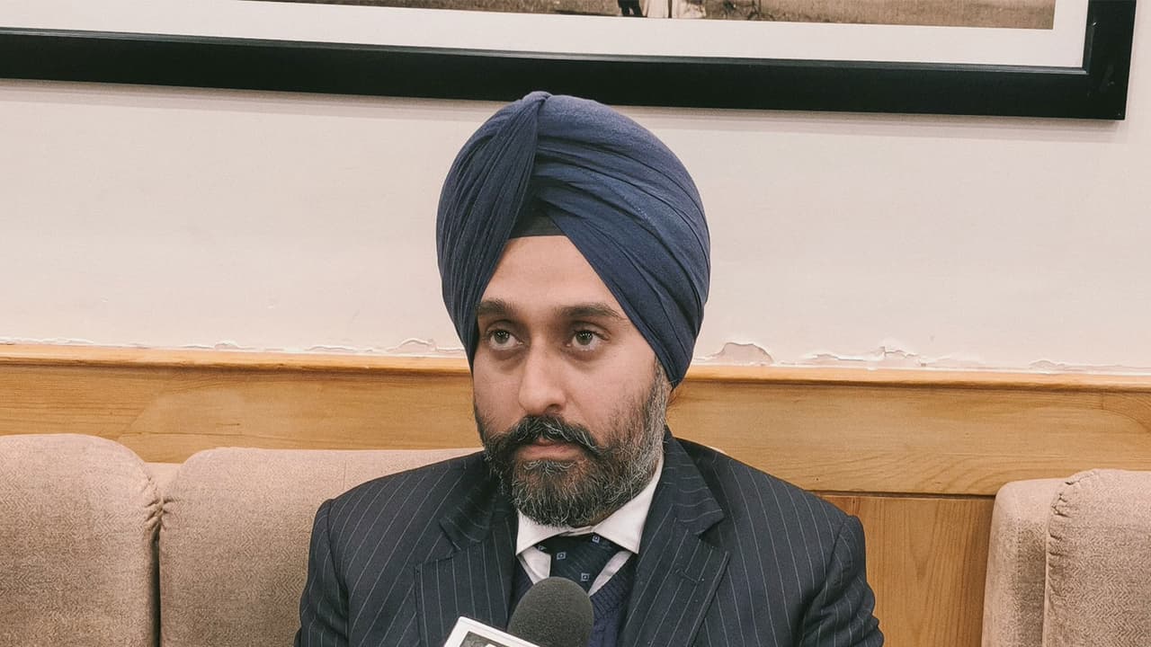 HPTDC, IRCTC ink MoU to boost tourism via Kalka-Shimla toy train